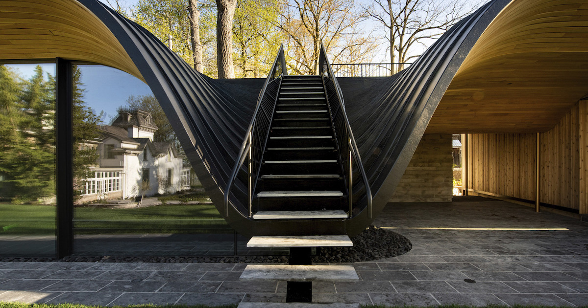 Esta Casa Impressionante Tem Um Telhado Que Se Curva Como Um Instrumento Musical